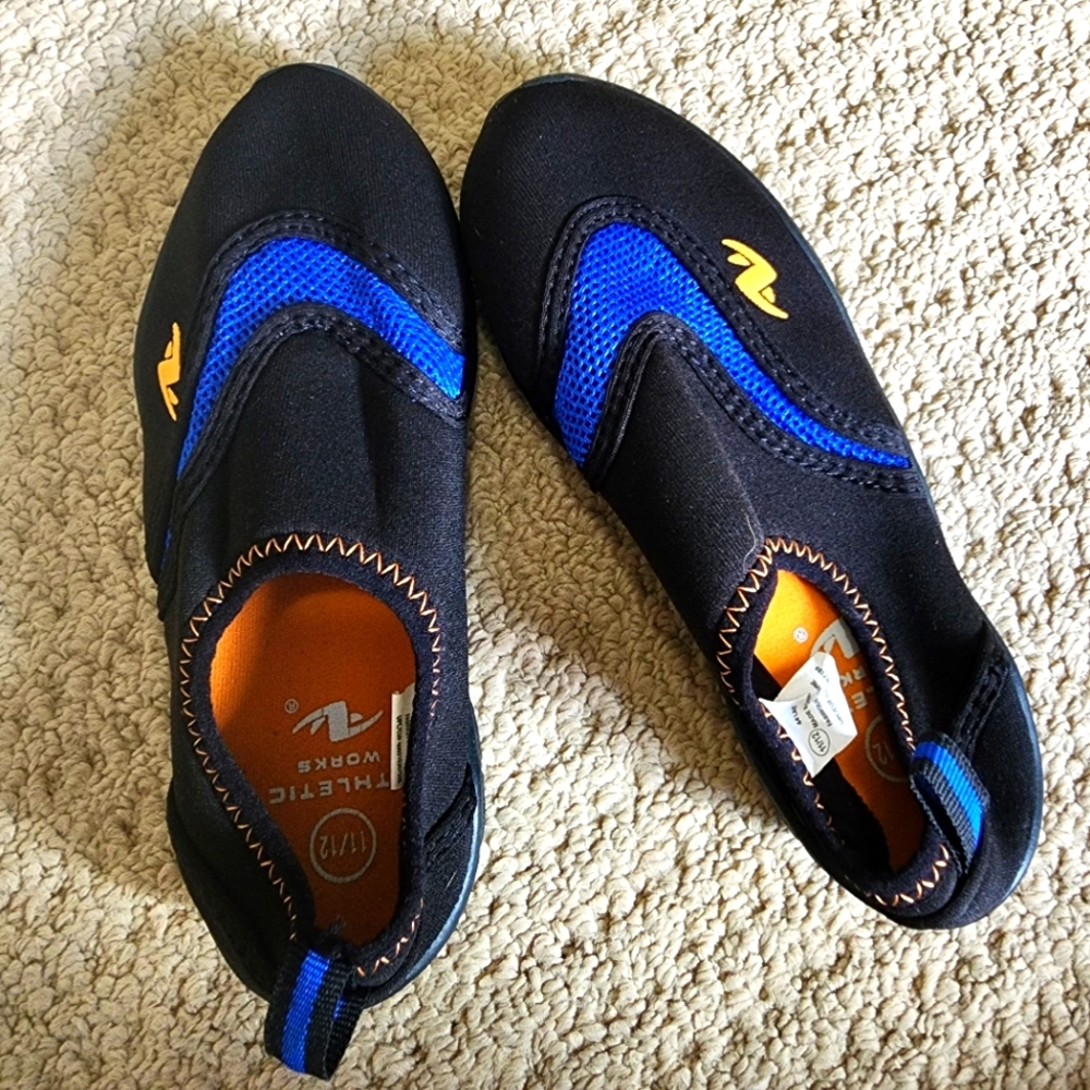 Kids Size 11/12 water Shoes